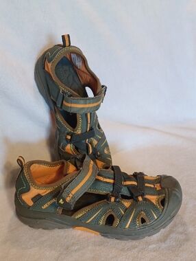 Merrell Kids Gray and Orange Closed-Toe Sandals Size 2